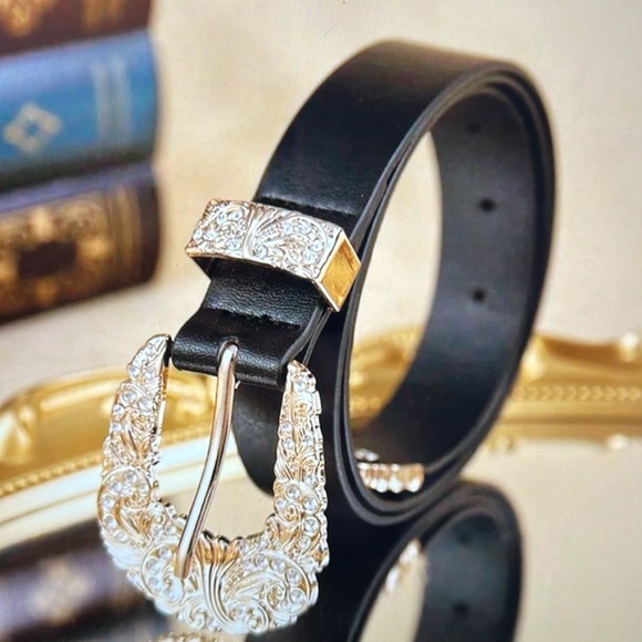 Last 1 remaining Vegan leather bling western belt. Oh so beautiful 🌺❤️ - Picture 3 of 5